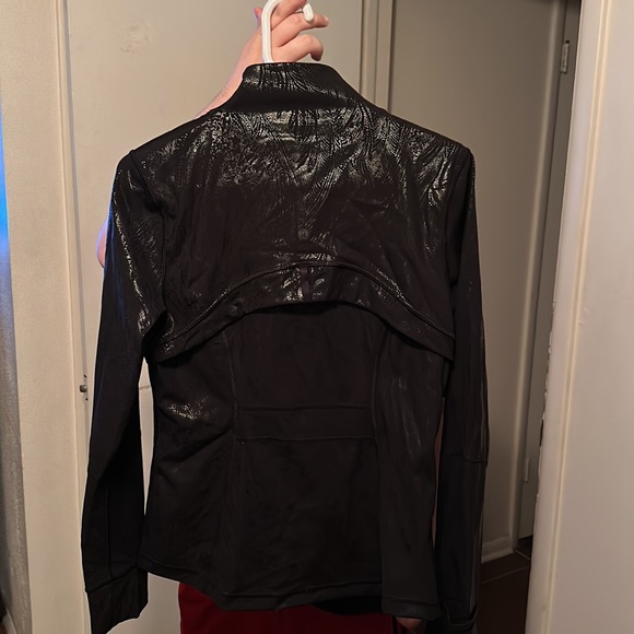 Lululemon - Picture 4 of 6